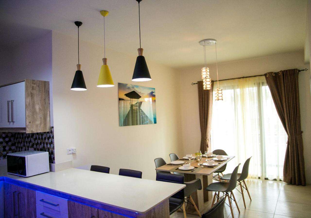 Luxury 2 Bedroom Apartment With Pool - Close To Flic-En-Flac Beach Екстериор снимка